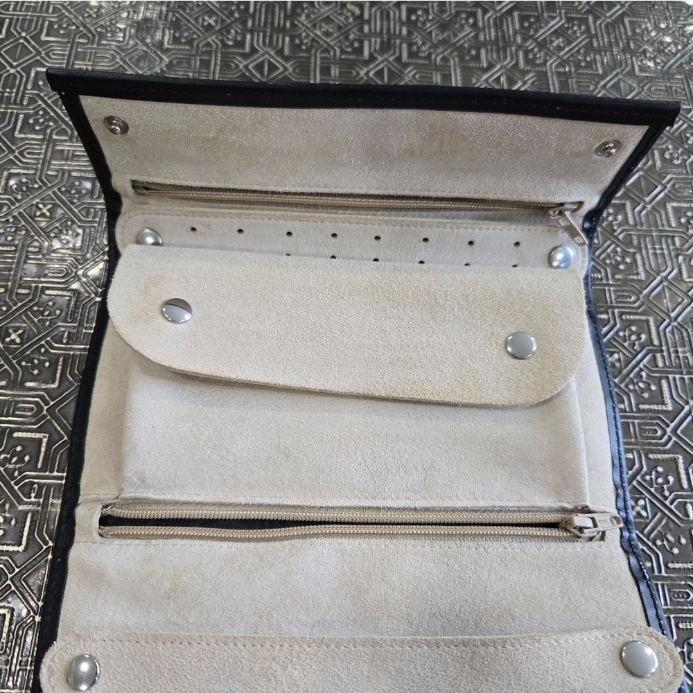 HARD TO FIND,  Vintage Dooney & Bourke Black Jewelry Roll.  Suede Inside. - Picture 9 of 9